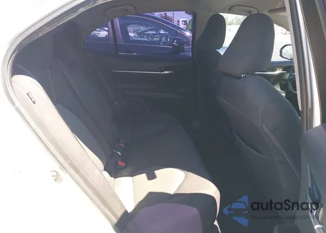 2018 Toyota Camry Le z USA, uszkodzony, nr VIN 4T1B11HK5JU643256